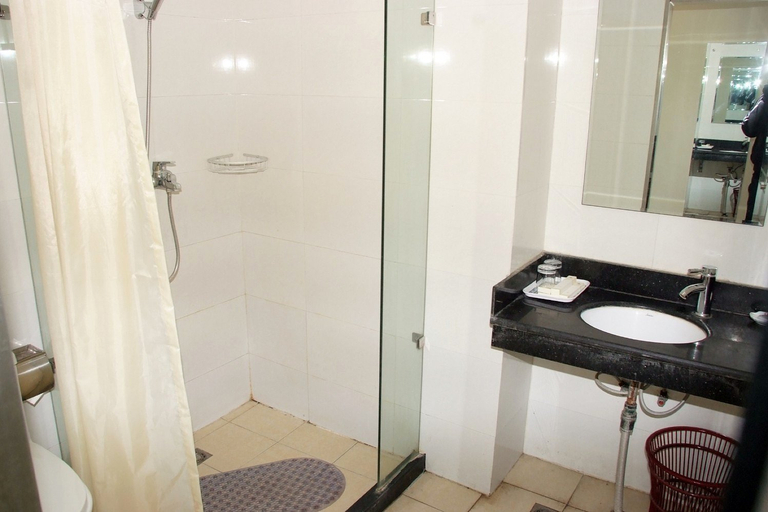 Bathroom 4, Hanting Hotel Zaozhuang Central Plaza, Zaozhuang