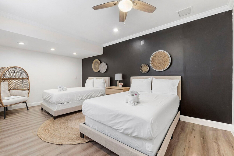 Room 4, Deerfield Beach 10 min 2 Beach Hot Tub Pool Table, Broward