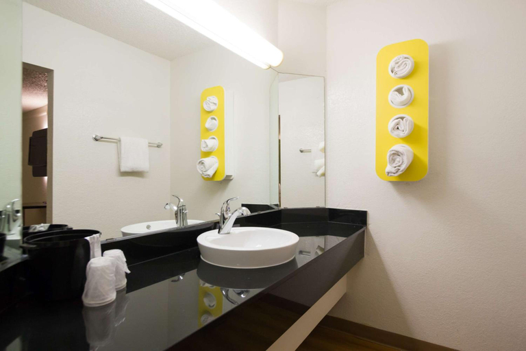 Bathroom 3, Motel 6 Austin, TX - Midtown, Travis