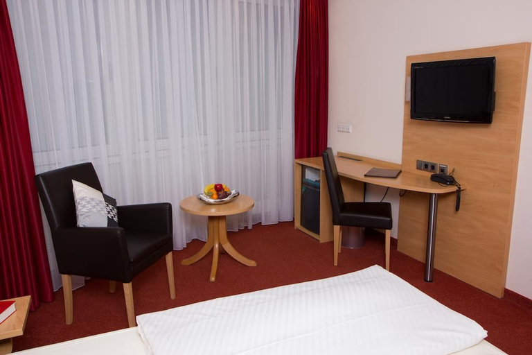 Bedroom 2, Dom Hotel , Worms