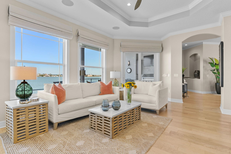 Room 4, Luxury Waterfront 4Br Private Heated Pool Hot Tub, Pinellas