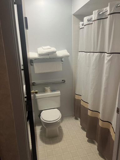 Bathroom 3, Aurora Inn, Hamilton