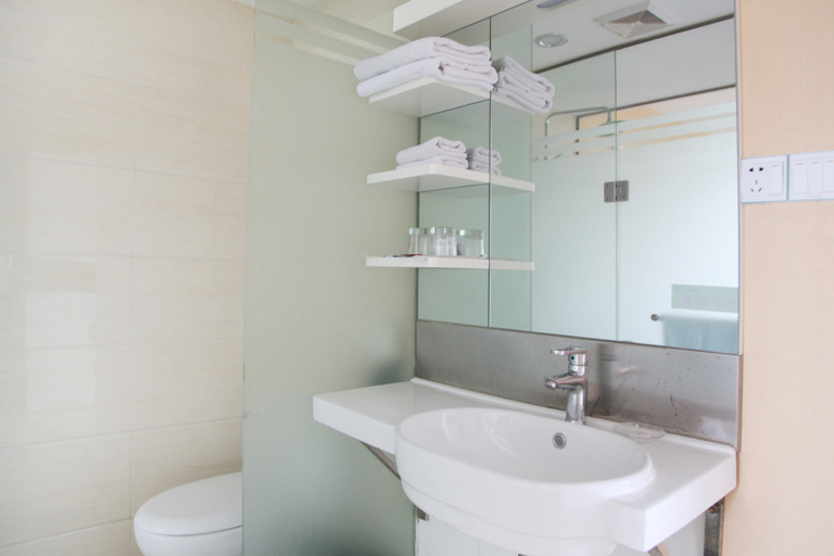 Bathroom 3, Seven up City Hotel (Dongxihu store), Wuhan