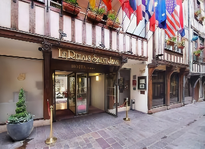 Exterior & Views