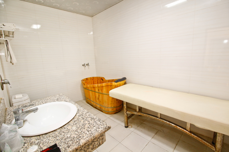 Bathroom 2, Jinxiu Business Hotel, Xianyang