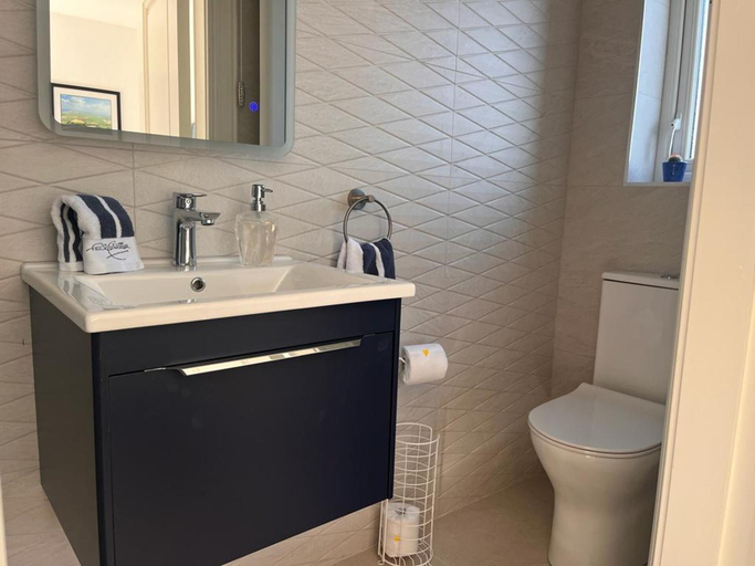 Bathroom 2, サンセットコテージ - スリープス 6 - パーキング - ガーデン, Causeway Coast and Glens