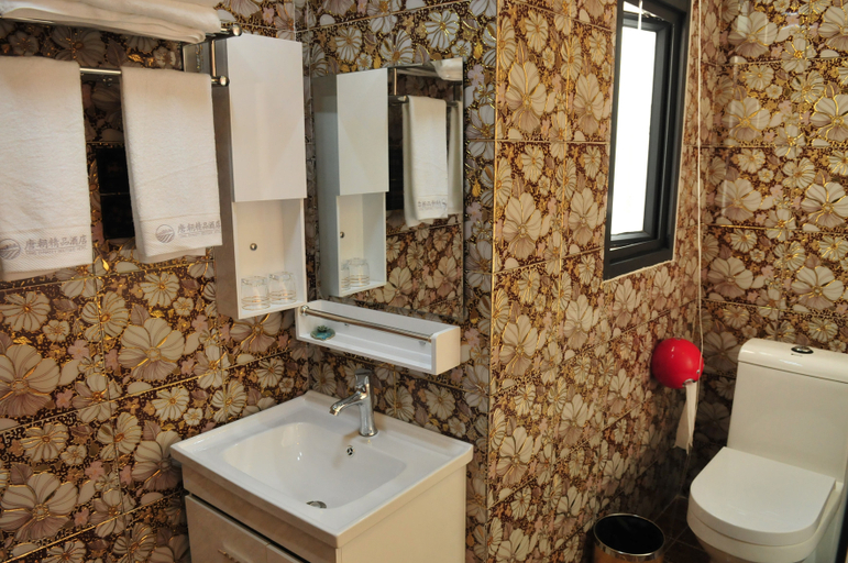 Bathroom 2, Dali Tang Dynasty Boutique Hotel, Dali Bai