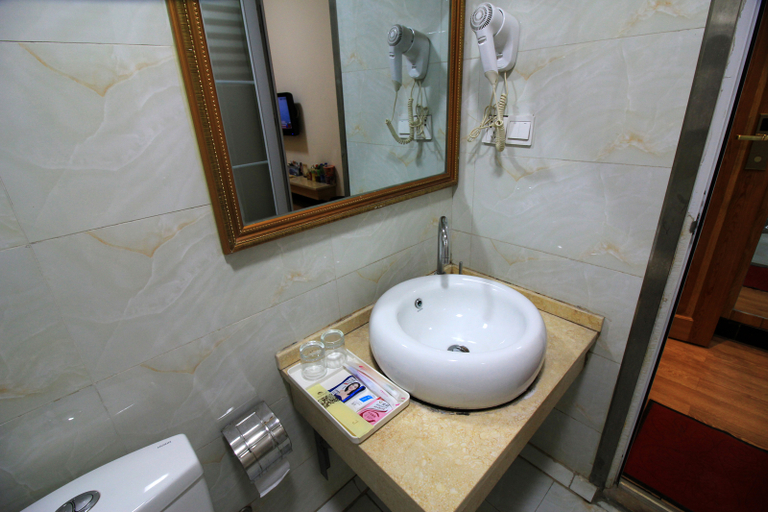 Bathroom 2, East Business Hotel, Nanyang