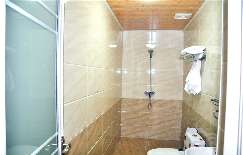 Bathroom 4, Gaolaozhuang Country Hostel, Beijing