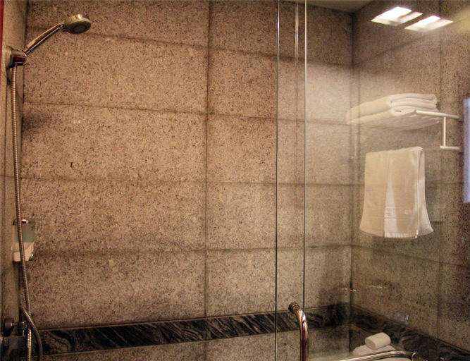 Bathroom, Dilang Holiday Hotel (Yangzhou Jiangdu Passenger Terminal Branch), Yangzhou