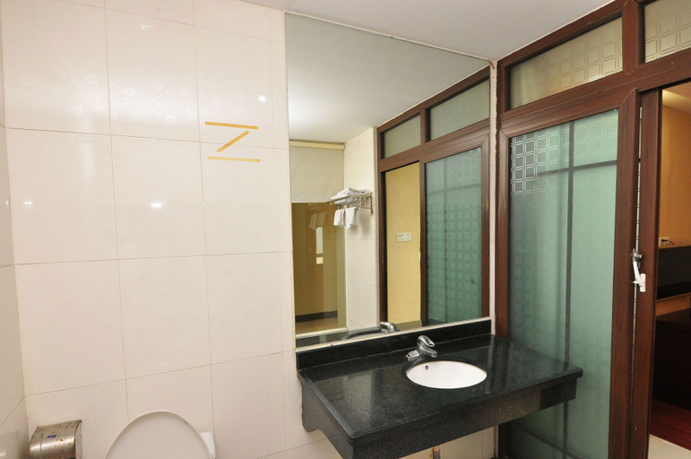 Bathroom 3, Baimei Hotel (Guangzhou North Railway Station), Guangzhou