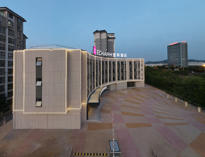 Exterior & Views