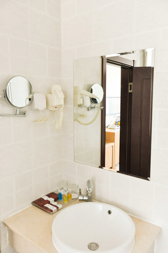 Bathroom 4, Jinghua Hotel, Chifeng