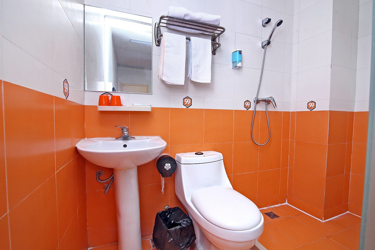 Bathroom 4, Hi Inn Shanghai Bund East Yan'an Road, Shanghai