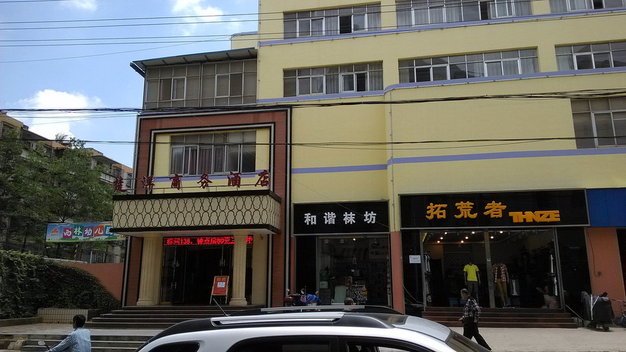 Exterior & Views