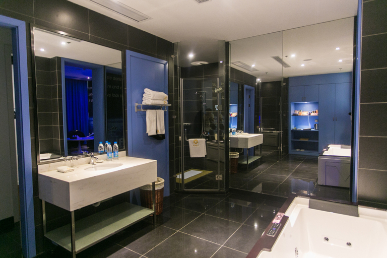 Bathroom 2, Taihu Xiangting Resort Hotel, Suzhou