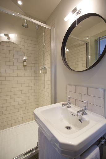 Bathroom 3, ザ ウェルディガーズ アームズ, West Sussex
