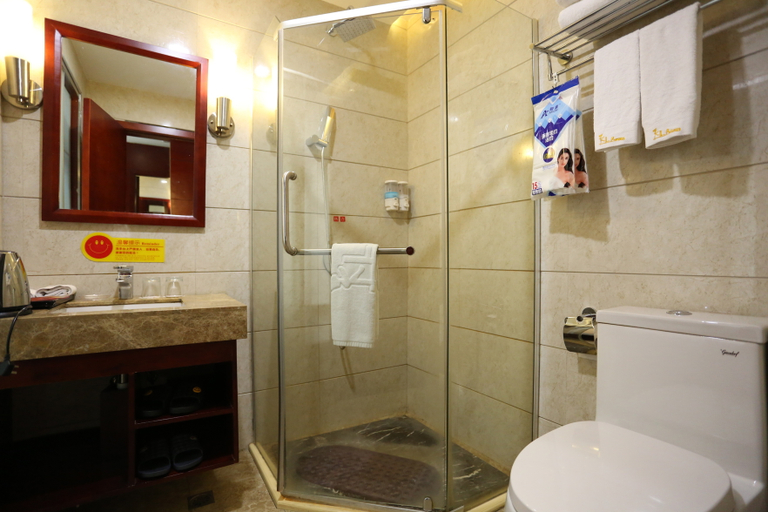 Bathroom, Tianshang Renjian Motel, Yueyang