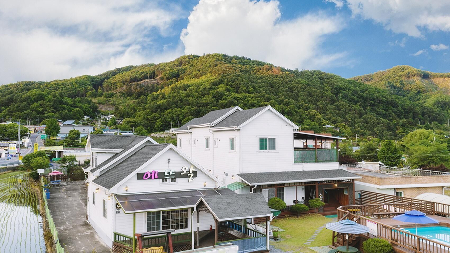 Exterior & Views 1, Gapyeong Etoile Pension, Gapyeong