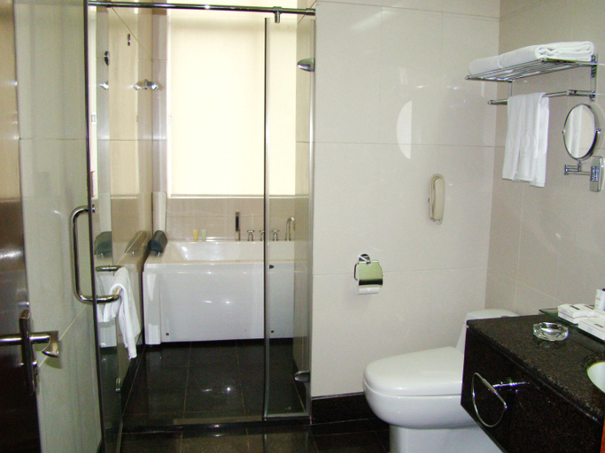 Bathroom 3, Ocean International Hotel, Zhanjiang