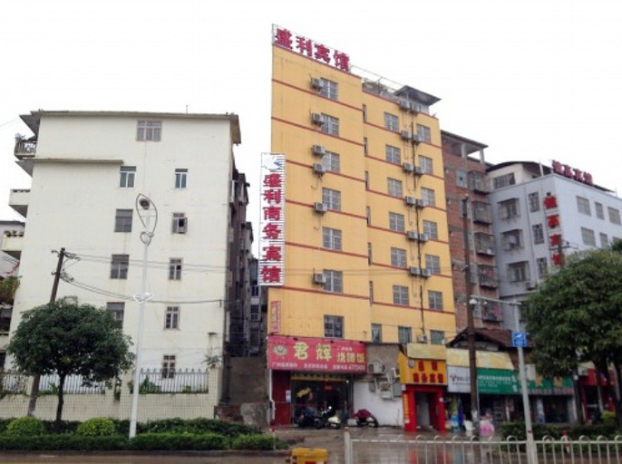 Exterior & Views