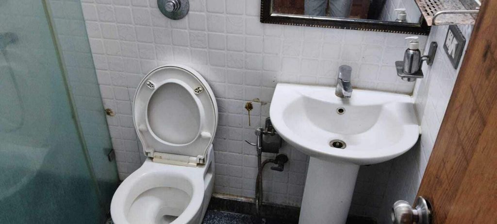 Bathroom 2, Hotel Kasa Stays Near Pacific Mall, Delhi