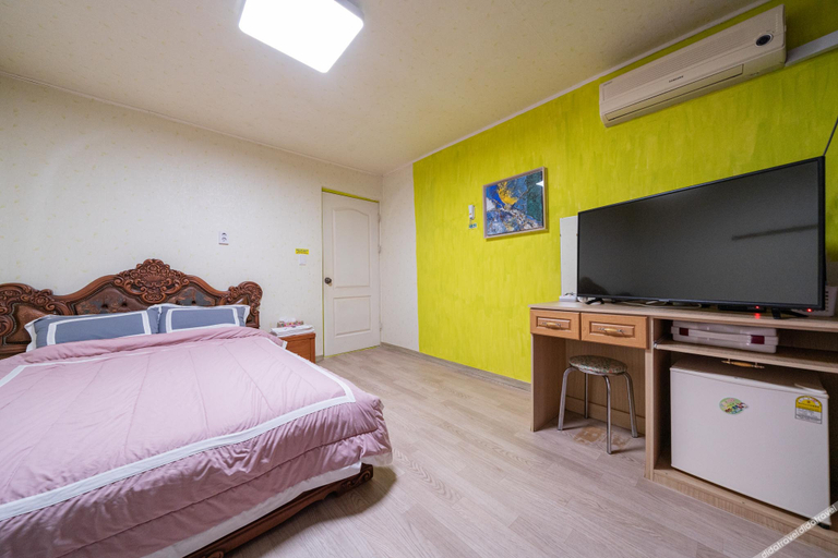 Bedroom 3, Donghae Gallery Haus, Donghae