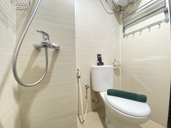 Bathroom 5, Luxurious & Cozy 2BR Gateway Pasteur Apartment near Exit Toll, Bandung