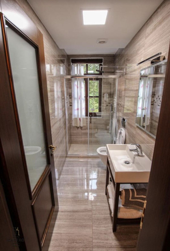 Bathroom 3, Hotel Kastro, Gjirokastrës