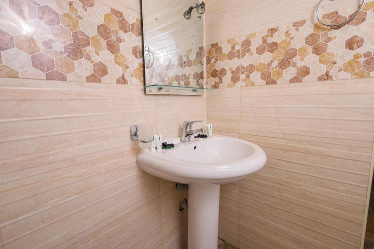 Bathroom 4, lina 2, Dammam