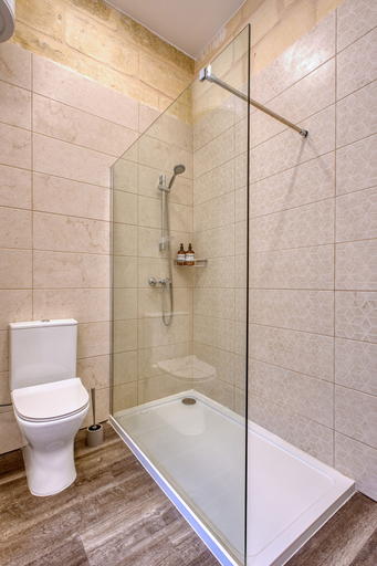 Bathroom 5, Dar Vitorja