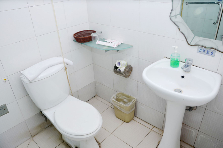 Bathroom 2, Aiwei Hotel(Chengdu Jianshe Road store), Chengdu