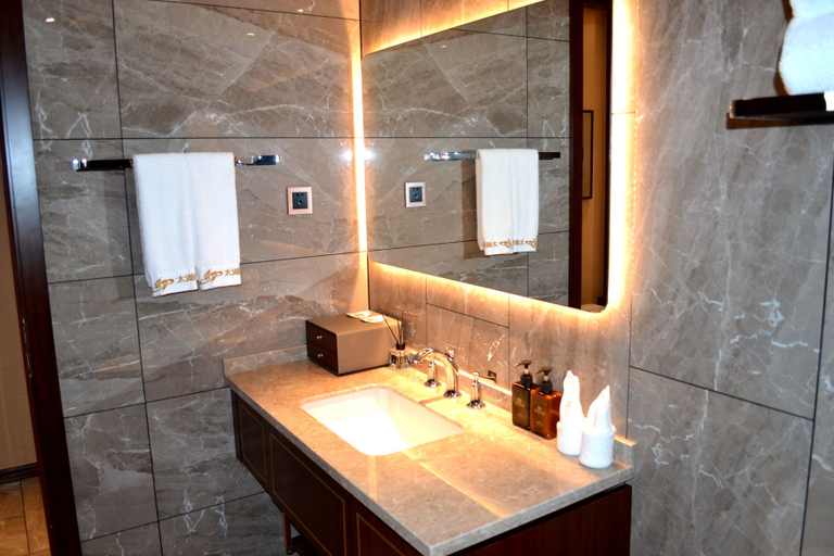 Bathroom 2, Taihuyuan Holiday Hotel, Suzhou