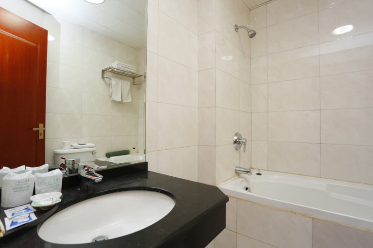 Bathroom 2, Xiangying Business Hotel, Benxi