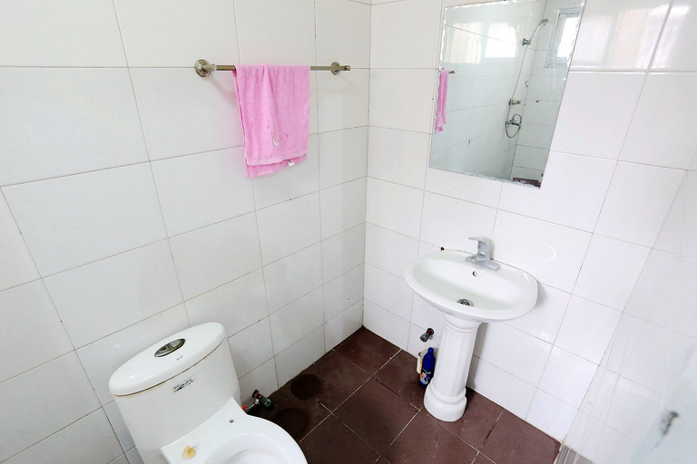 Bathroom 2, Jinhong Hostel, Nanjing
