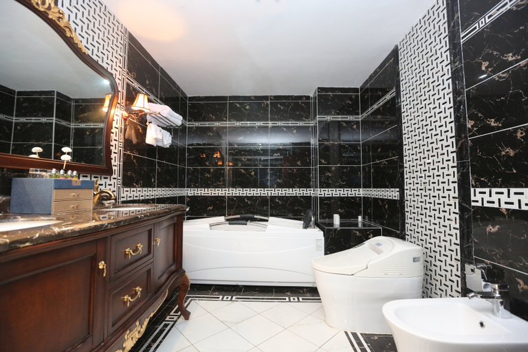 Bathroom 3, Huahui Dynasty Hotel, Nanchang