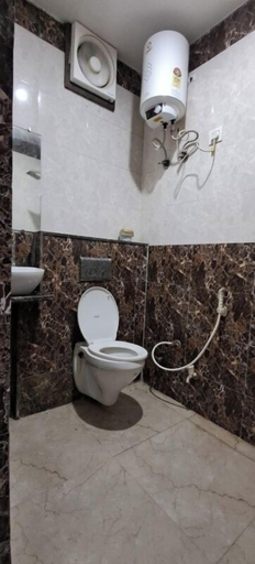 Bathroom 3, Madhu Sudhan, Mathura