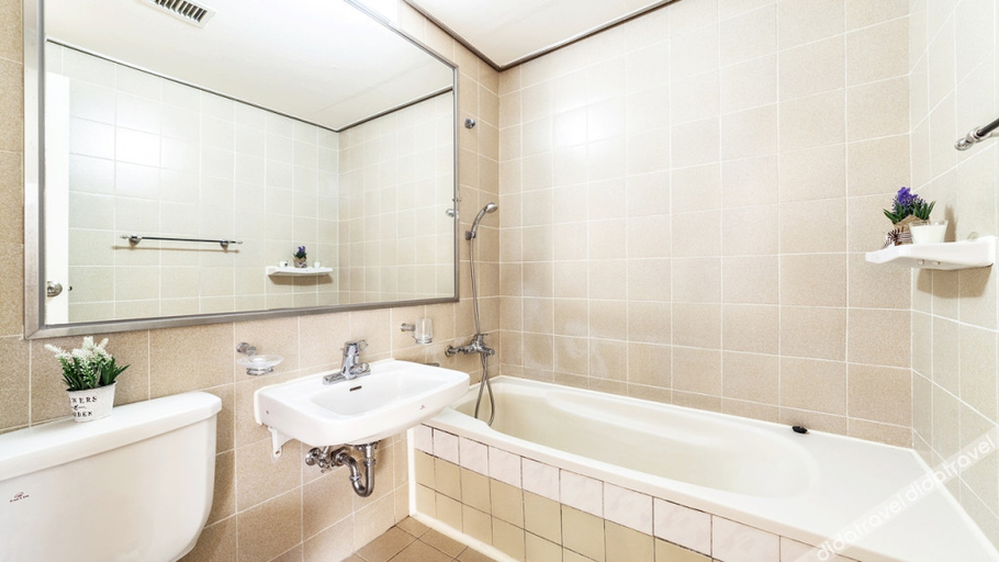 Bathroom 3, HK Resort, Sokcho
