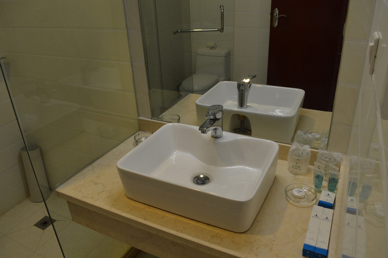 Bathroom 3, Langang Business Hotel, Bayin'gholin Mongol