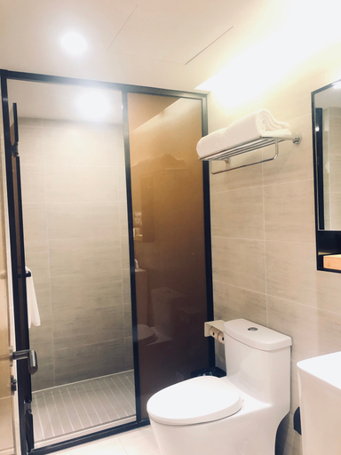 Bathroom 4, Ji Hotel (Shanghai Shangcheng Road Metro Station), Shanghai