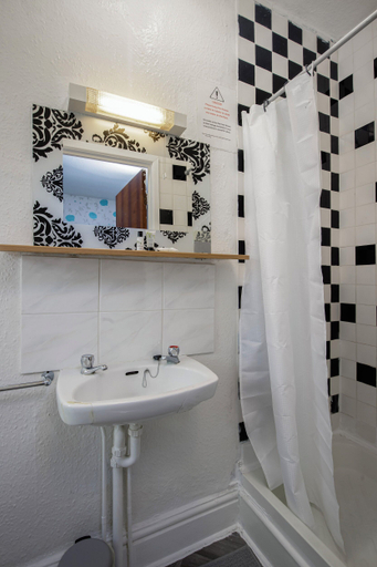 Bathroom 4, Beachfront Hotel, Blackpool