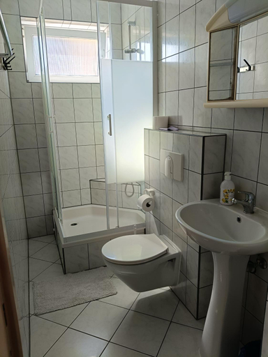 Bathroom 3, U Izy i Romana, Sławno