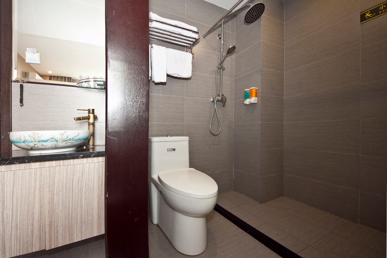 Bathroom 2, Fuzhou Golden Lily Hotel, Fuzhou