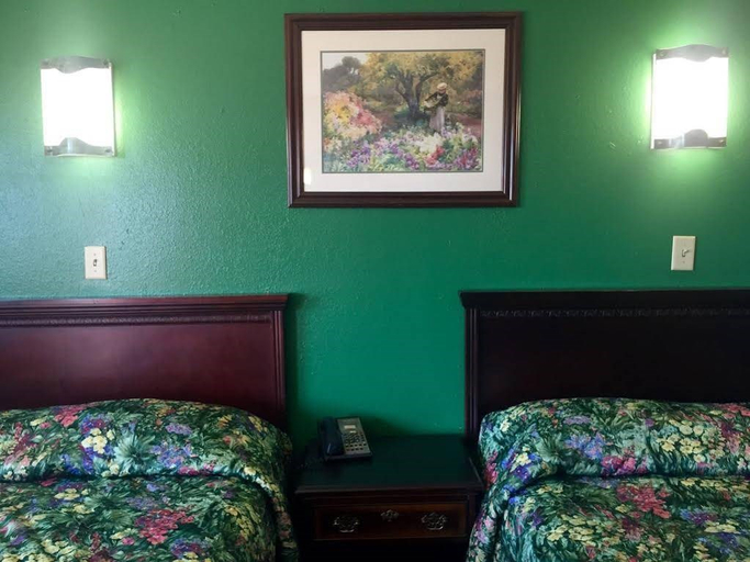 Bedroom 2, Scottish Inns Carrollton TX , Dallas