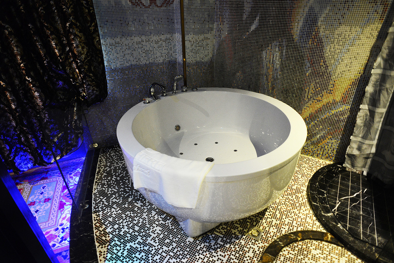 Bathroom 2, Zsmart Hotel (Shanghai Shangnan Road Subway Station), Shanghai
