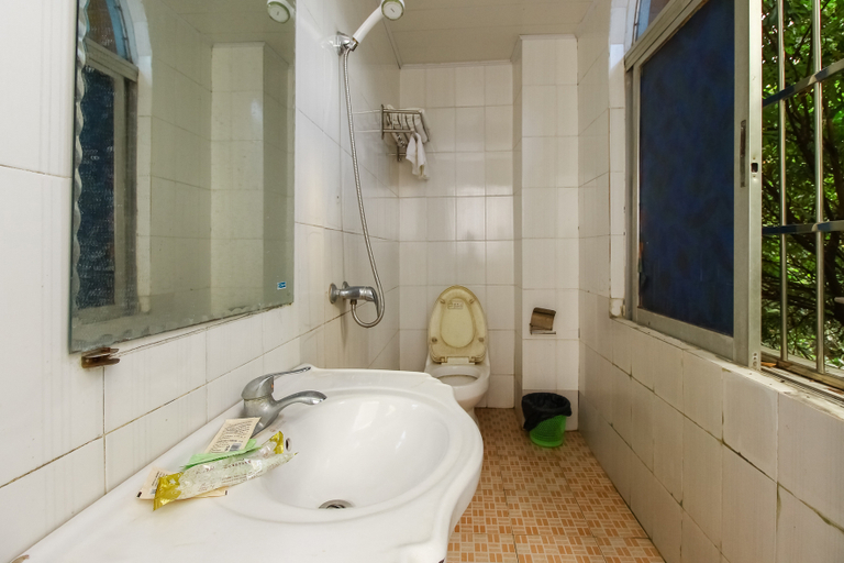 Bathroom 2, Runfa Hotel, Beihai