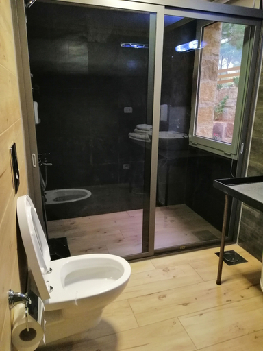 Bathroom 3, Mountscape, Aley