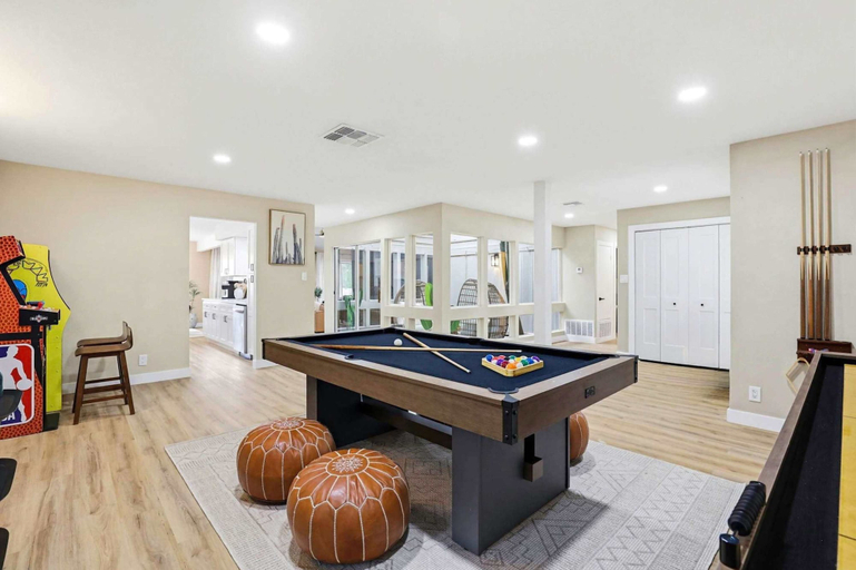 Room 2, Cowboy Luxe Retreat Pool Putt Putt Pickleball, Bexar
