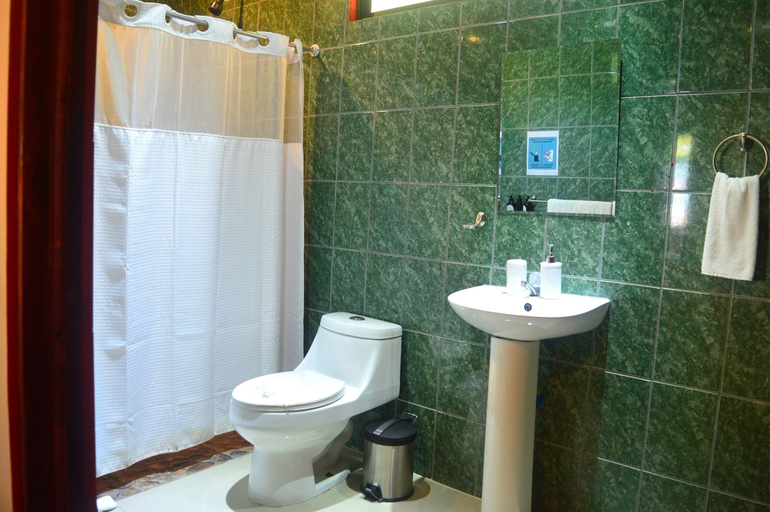 Bathroom 3, White Sands Hotel, Aguirre