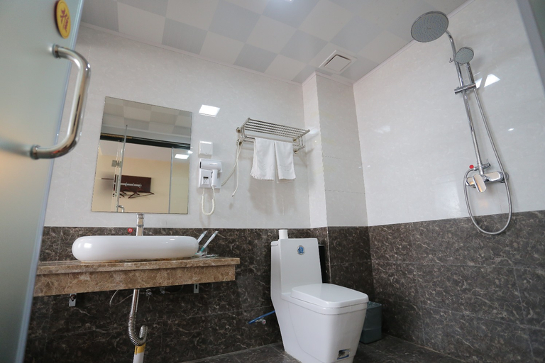 Bathroom 2, Homeinn Ease Hotel (Qinhuangdao Beidaihe Laohushi), Qinhuangdao